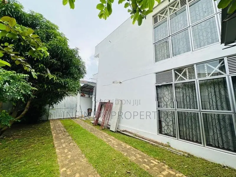 (IP474) 03 Storey House for Sale in Nugegoda