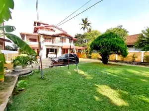 පිලියන්දල නගරයෙන් පර්චස් 30 ක් තෙමහල් නිවසක් විකිණීමට