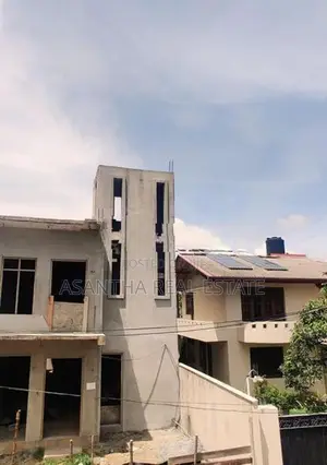 half Build 02 story house With 11 P Sale At Borupana Rathmalana