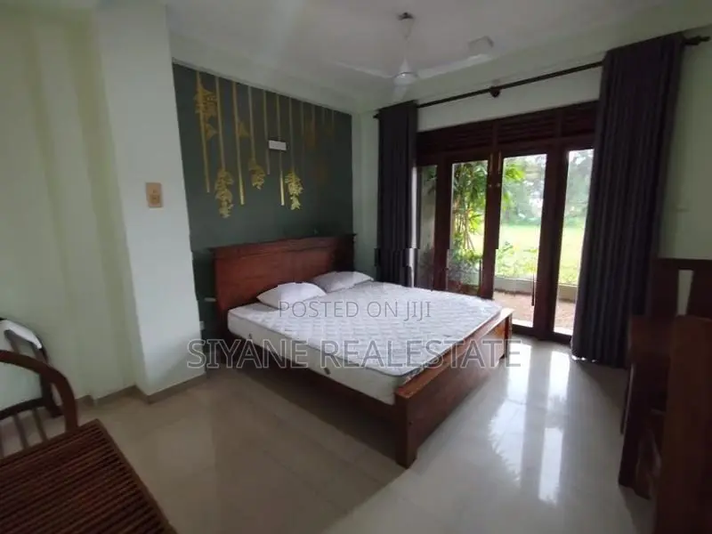 Luxurious House for Sale in Talawathugoda