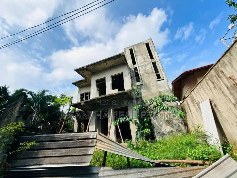 half Build 02 story house With 11 P Sale At Borupana Rathmalana