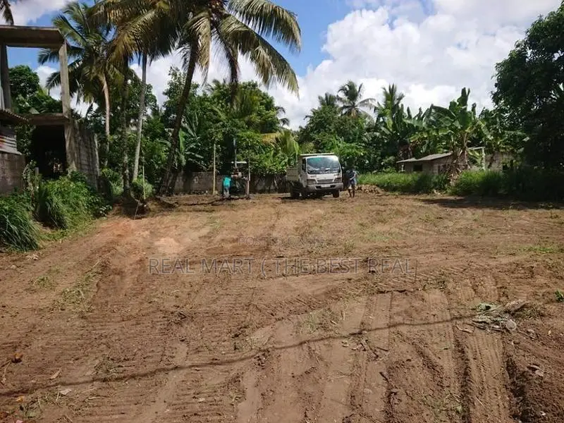 Kaduwela : 10 Perches Bare Land for sale in Waduranmulla
