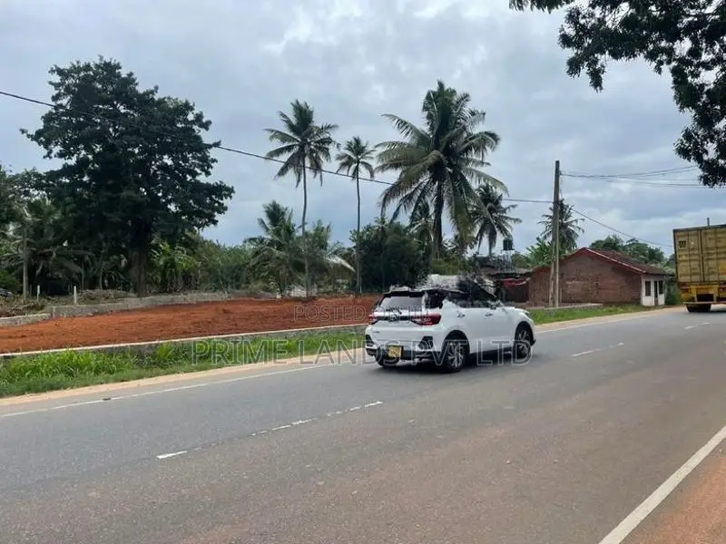 A6 මාර්ගයට මුහුණලා ඉඩමක් Kurunegala