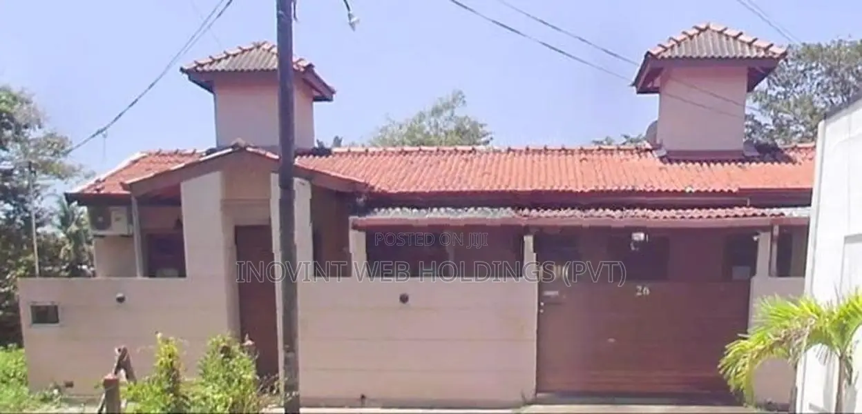 Lakefront House for Sale in Boralesgamuwa