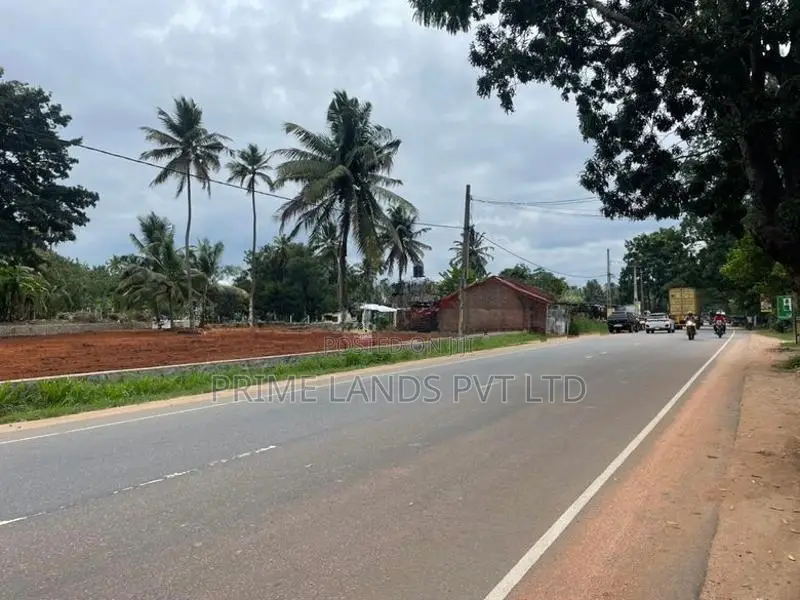 A6 මාර්ගයට මුහුණලා ඉඩමක් Kurunegala