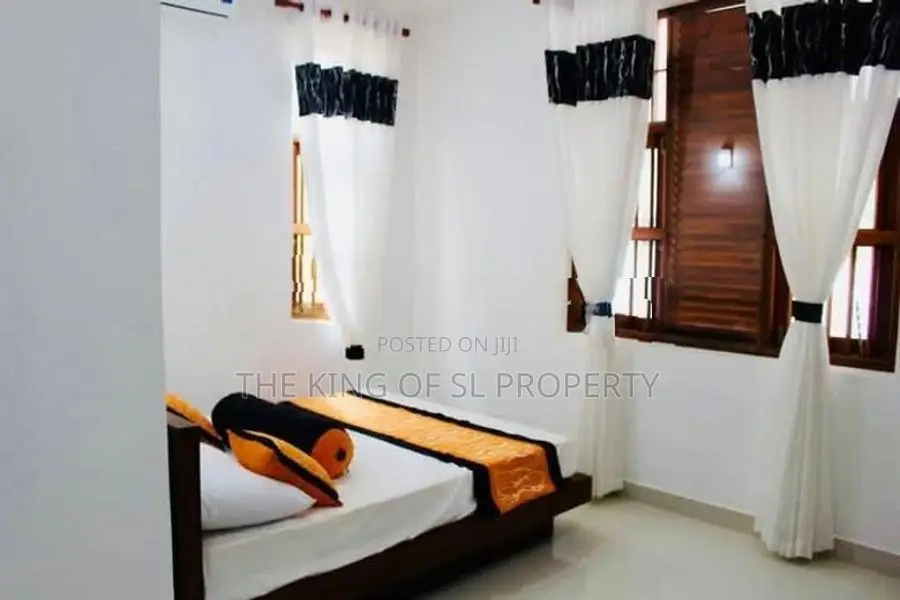 Luxury House for sale in Thalawathugoda