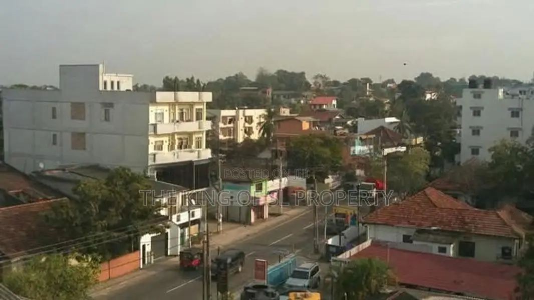 Building for sale in Kotte