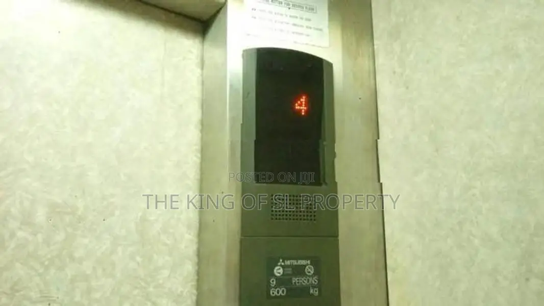 Building for sale in Kotte
