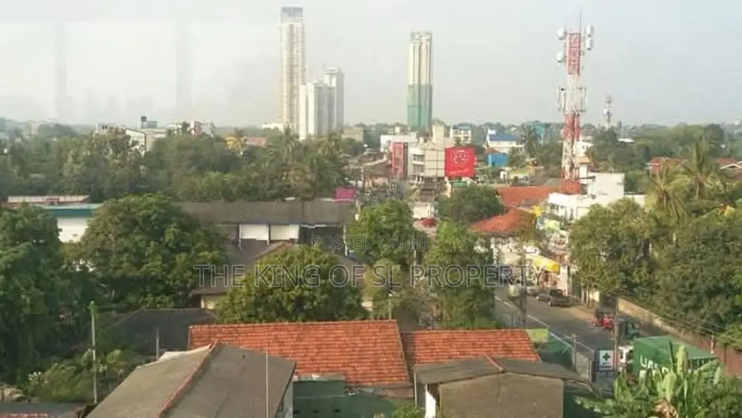 Building for sale in Kotte