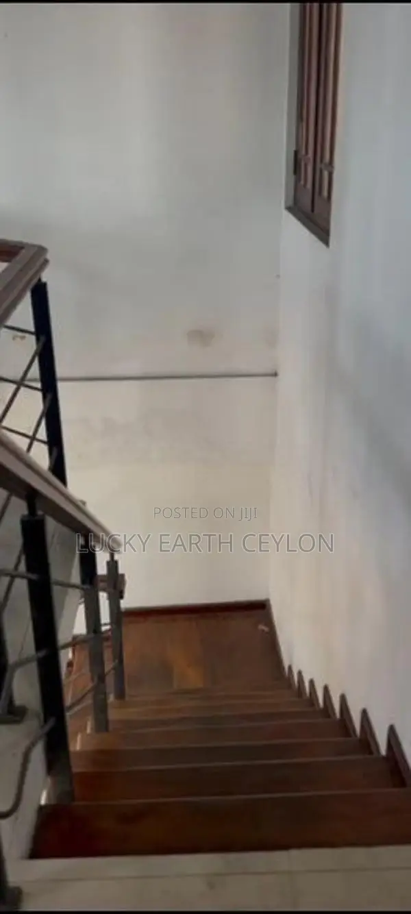 Dehiwala 5 Story Commercial Building for Sale (S130)