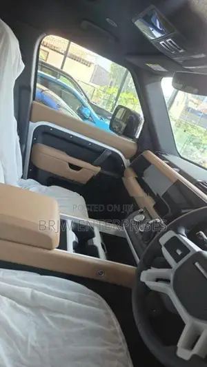 Land Rover Defender P400e 2025