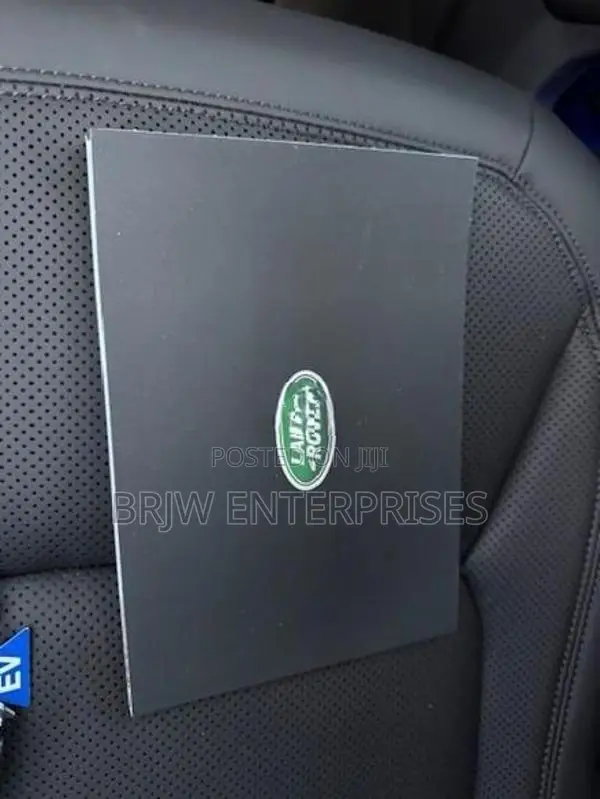 Land Rover Defender P400e Black Edition 2025