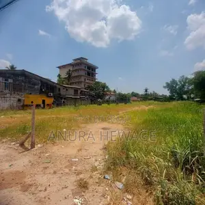 කඩුවෙල ප්‍රදේශයේ කොළඹ ලෝ ලෙවල් පාරට මුහුණලා ඉඩමක් විකිණීමට ඇත(KADU002S