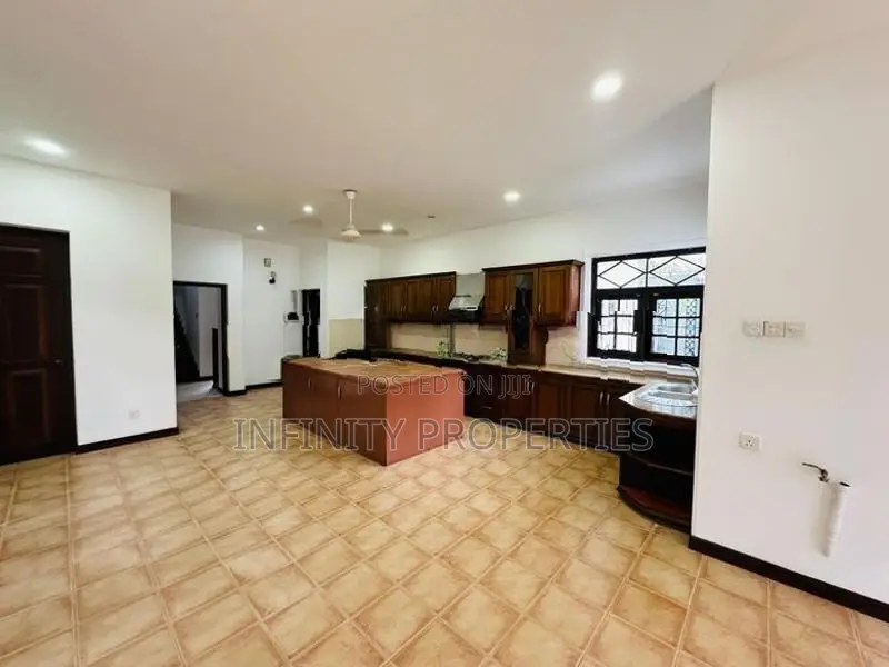 02 Story House With 33.14 Sale At Thalahena, Battaramulla