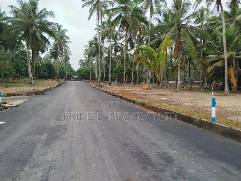 Land In Yakkala Town