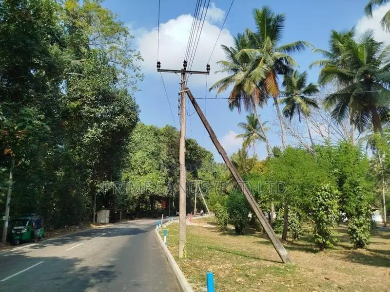 Land In Yakkala Town