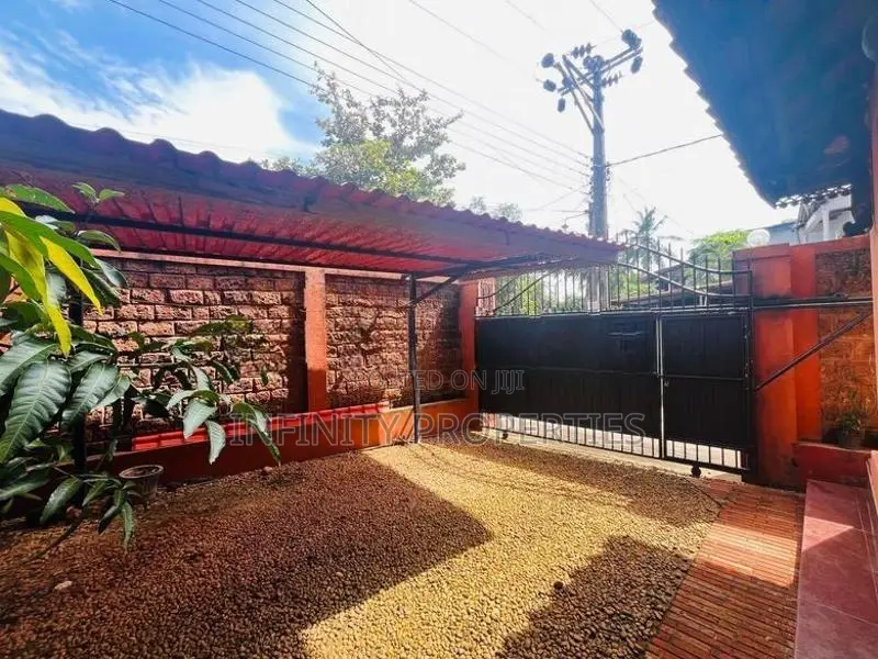 (AFA04) A Beautiful Two Storied Villa Sale at Battaramulla