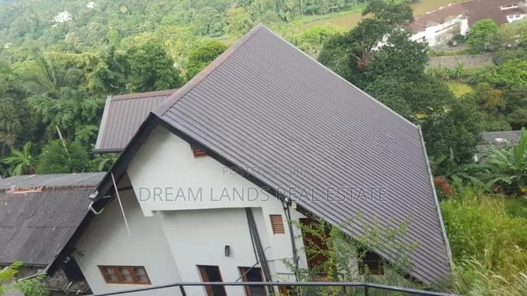 Luxury Villa For Sale in Kandy with Furniture (SP615)