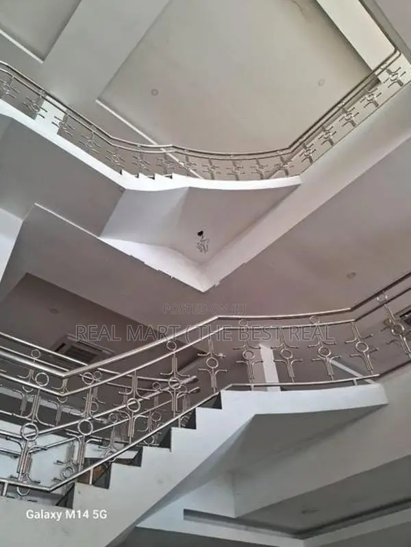 Kiribathgoda : Brand New 44,600sf Building for Sale facing Kandy Road
