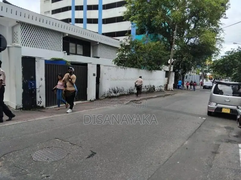 Old House with Land for Sale Ds4542 Colombo 3