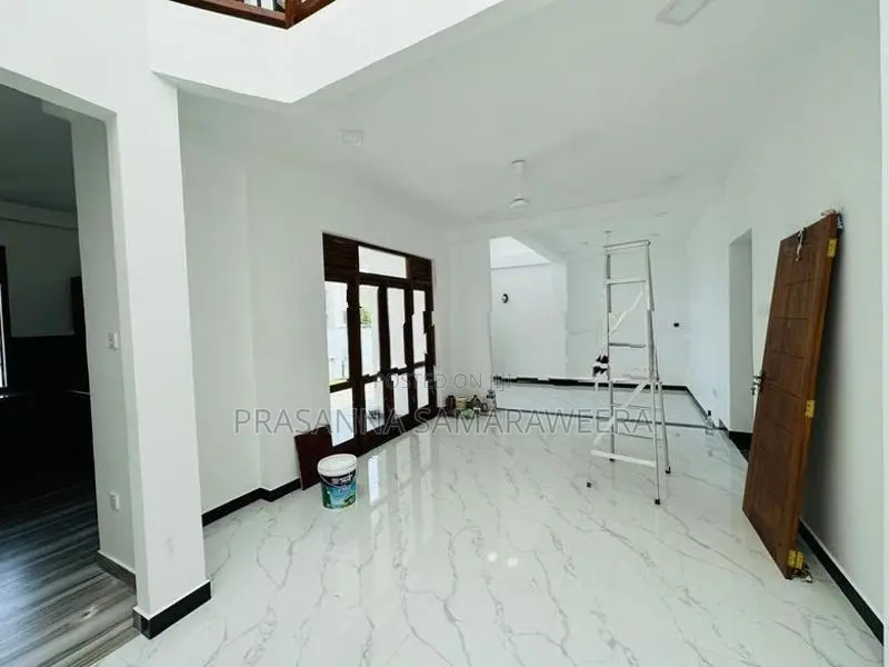 Solid Brand New Modern super luxury House-piliyandala