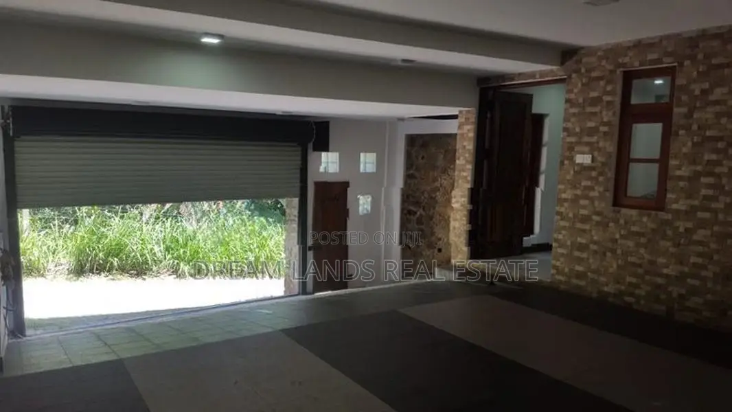 Luxury Villa For Sale in Kandy with Furniture (SP615)