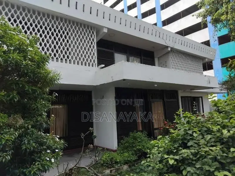 Old House with Land for Sale Ds4542 Colombo 3