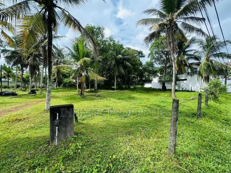 (AFA92)71 P Land Sale At Lake Road Pelawatha Battramulla