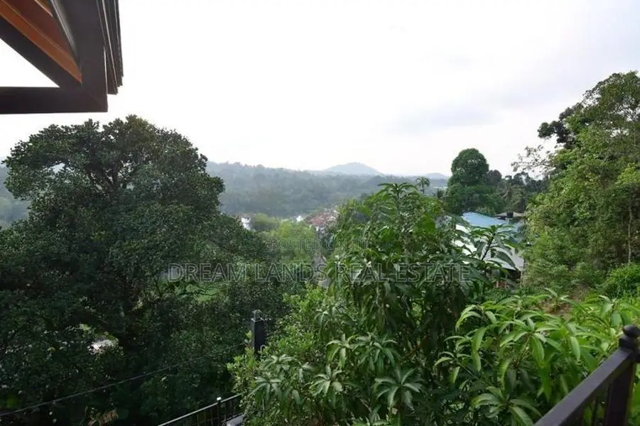 Luxury Villa For Sale in Kandy with Furniture (SP615)