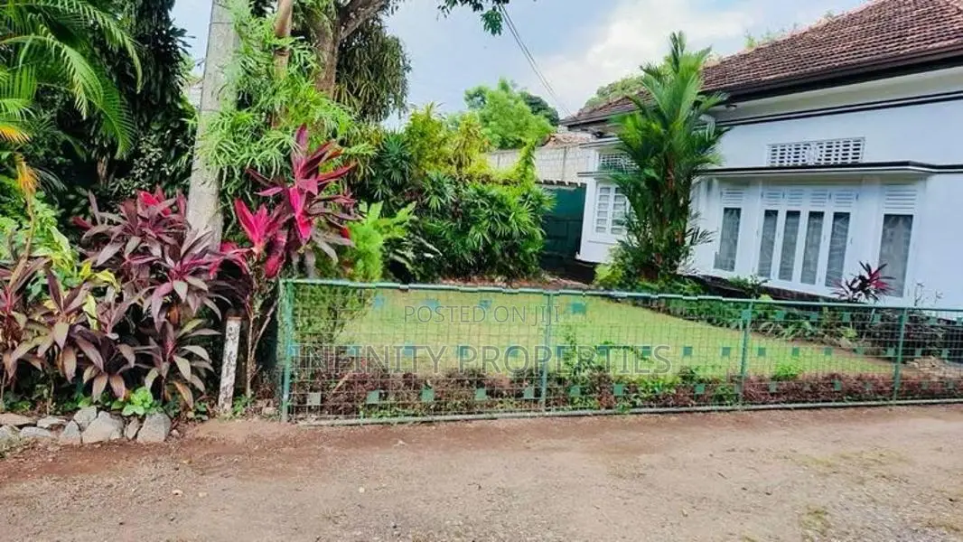 (AFA17) Land with House for Sale at Veluwana Road Colombo