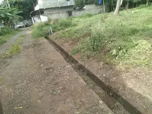 Katunayake : 11 Perches Commercial Land for Sale