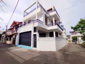 Luxury House For Sale in Piliyandala