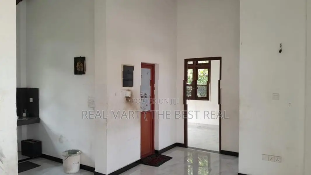 Delgoda : 10 Perches Land for Sale in Wallawwththa