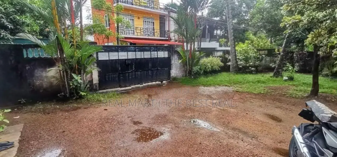 Nugegoda : 25 perches Land for Sale with Two Houses
