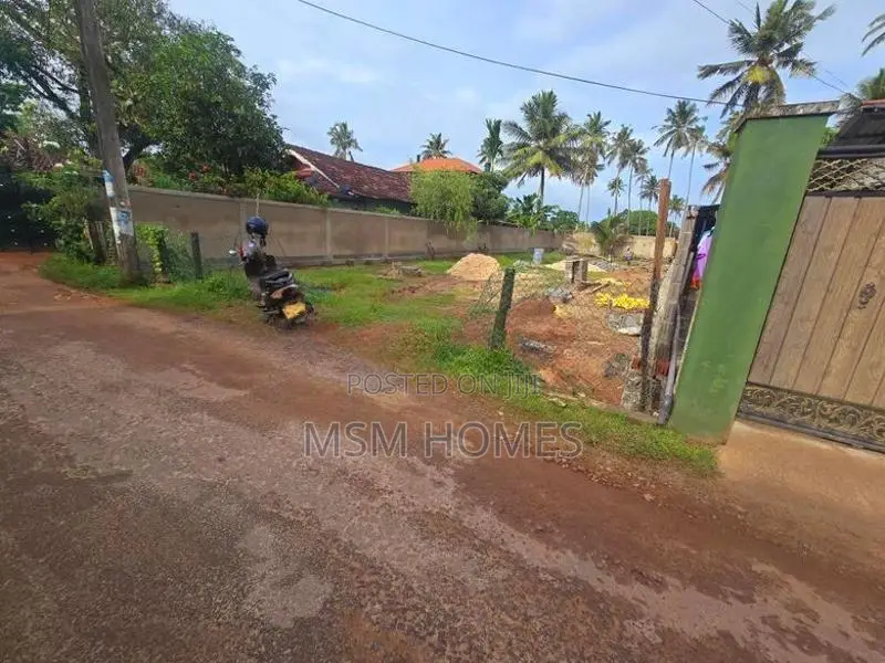 ප්‍රධාන බස් පාරට 50m දුරින් ඇති වටිනා ඉඩමක් විකිණිමට මීගමුව