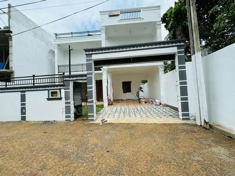 Brand new super house in piliyandala colombo road near by
