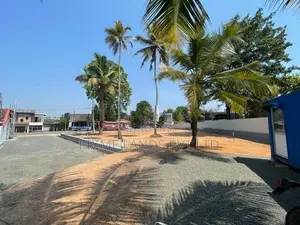 සියලු පහසුකම් සමගින් දඹුලු පාරෙන් ඉඩමක්