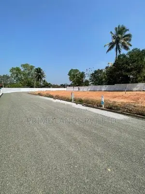 සියලු පහසුකම් සමගින් දඹුලු පාරෙන් ඉඩමක්
