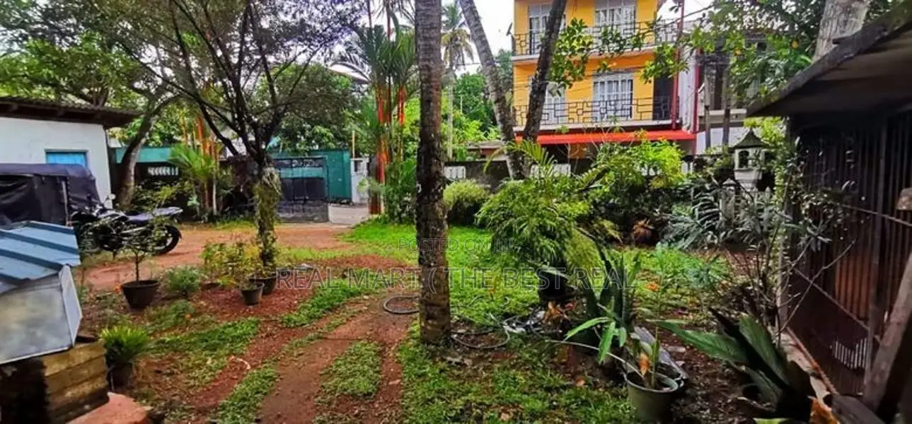 Nugegoda : 25 perches Land for Sale with Two Houses