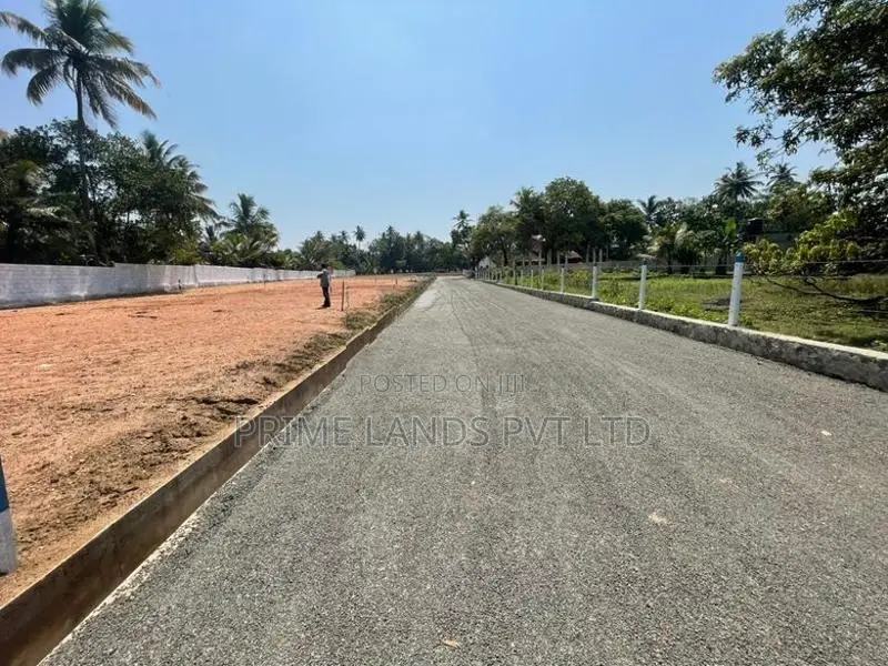 සියලු පහසුකම් සමගින් දඹුලු පාරෙන් ඉඩමක්