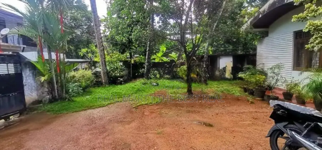 Nugegoda : 25 perches Land for Sale with Two Houses