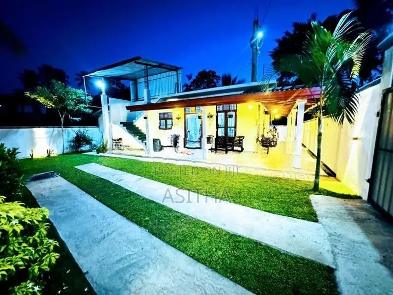 Incomplete Upstairs House Kahathuduwa Sale