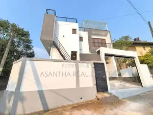 (af50) Luxury House for Sale in Thalawathuogoda .