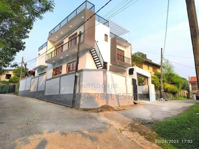 (af50) Luxury House for Sale in Thalawathuogoda .
