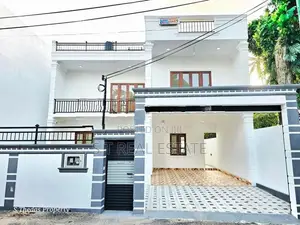 05br Modern 3 Story House for Sale in Piliyandala Town