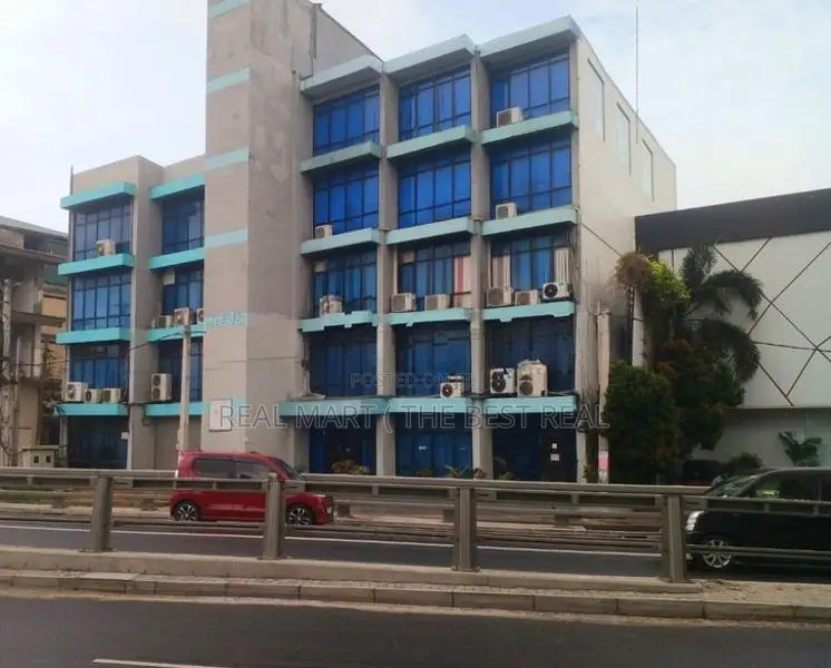 Kohuwala : 17,000sf (22.5 Perch ) Building For Sale with 1.2Mn Tennent