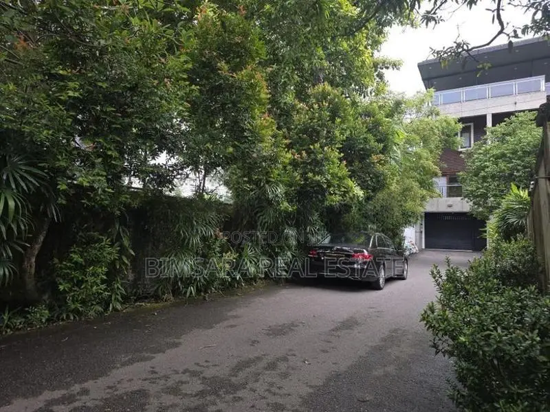 Colombo 6 Prestige | Land Value Offer Renovate or Rebuild SH 15131