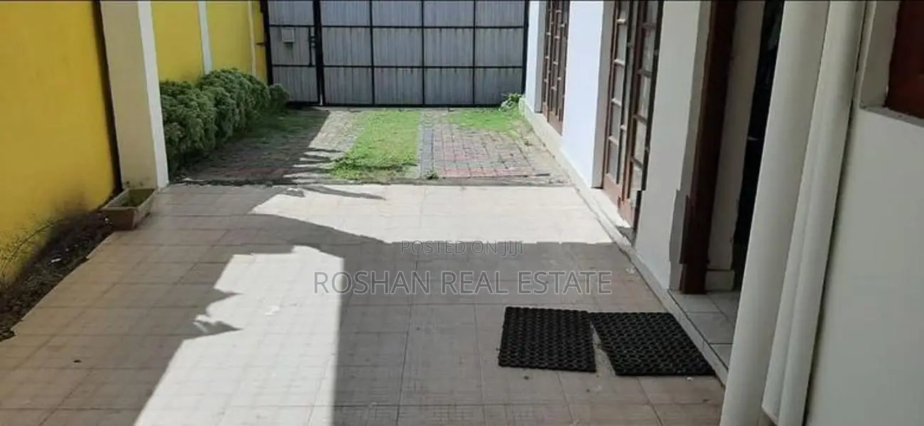 Bambalapitya House For Sale SH1221