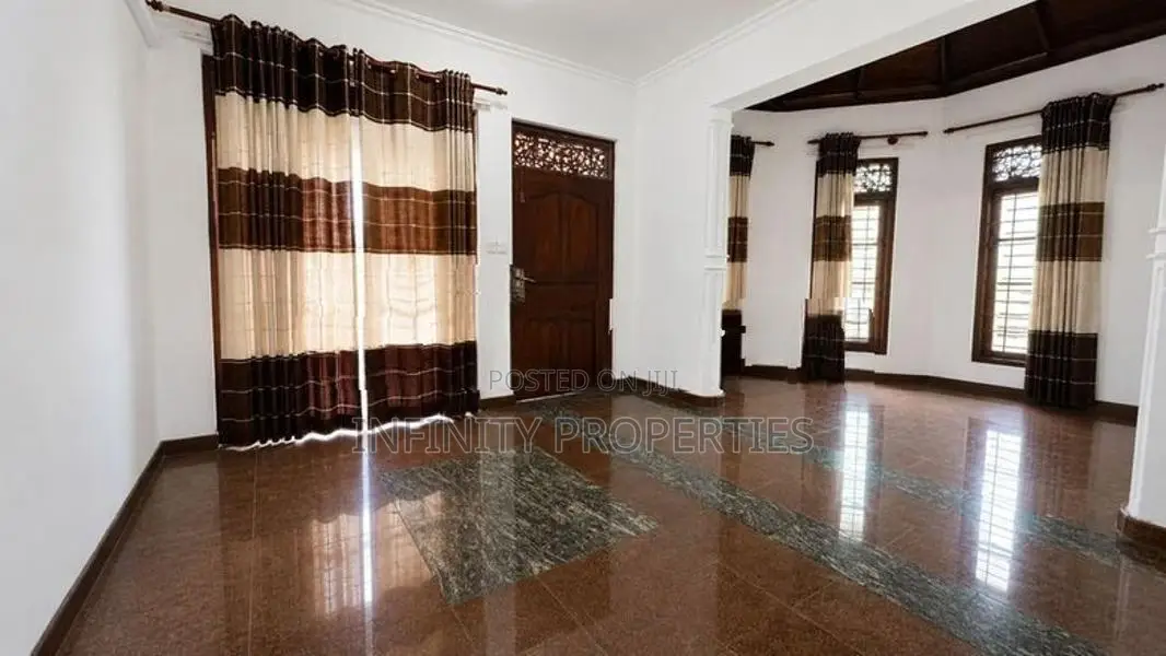 03 Storey House for Sale in Templle Road Maharagama