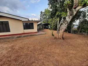 Bandarawela : 4 Bedrooms (36Perch ) House for Sale